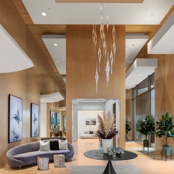 Exclusif - La nouvelle villa de Kanye West à Beverly Hills. Kanye a finalisé l'achat hors marché pour 35 millions de dollars. La propriété de style méditerranéen comprend environ 1900 m2 d'espace habitable, des jardins privés et des vues panoramiques sur la ville. Los Angeles, le 15 décembre 2024.