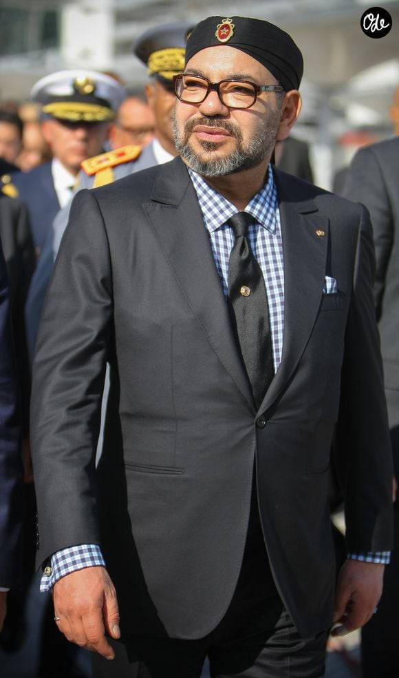 Le roi Mohammed VI du Maroc arrive pour l'inauguration de la ligne à grande vitesse Tanger-Casablanca à la gare de Tanger-Ville à Tanger, Maroc, le 15 novembre 2018. La nouvelle ligne LGV de Tanger à Casablanca (350 km) reliera les deux pôles économique en 2h10 au lieu de 4h45, la ligne devrait être ouverte aux voyageurs d'ici la fin du mois. Le TGV marocain a été baptisé "Al Boraq", en référence à une fantastique monture ailée de la tradition islamique. © Marwane Sobai/Bestimage