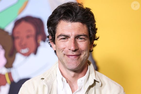 Et de grandes stars ont été annoncées au casting.

Hollywood, CA Los Angeles Projection spéciale de la saison 1 de "Long Story Short" de Netflix au Tudum Theater de Netflix à Hollywood.



Sur la photo : Max Greenfield