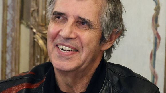 "Le signe des grandes maisons" : Julien Clerc présente son restaurant préféré aux prix accessibles, tout près d'un monument historique à Paris