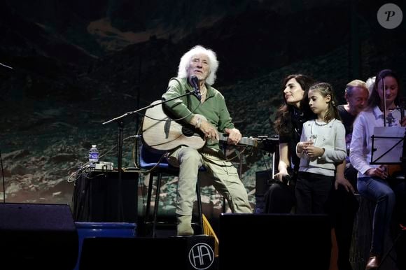 Exclusif - Concert de Hugues Aufray au Le Dôme de Paris - Palais des Sports  le 9 novembre 2025 avec son arrière petite fille Marylou

© Jack Tribeca / Bestimage