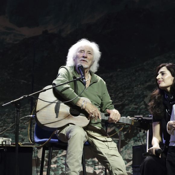 Exclusif - Concert de Hugues Aufray au Le Dôme de Paris - Palais des Sports  le 9 novembre 2025 avec son arrière petite fille Marylou

© Jack Tribeca / Bestimage