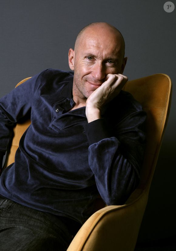 "On ne vous dévoile pas tout ce qu'il y aura sur la chaîne pour le moment... Il y aura l'After tous les soirs évidemment jusqu'à minuit, mais il n'y aura pas que ça. On est en train de créer toute une grille de programmes", a-t-il fait savoir.

Exclusif - Portrait de Gilbert Brisbois. Le 11 mars 2021
© Cédric Perrin / Bestimage