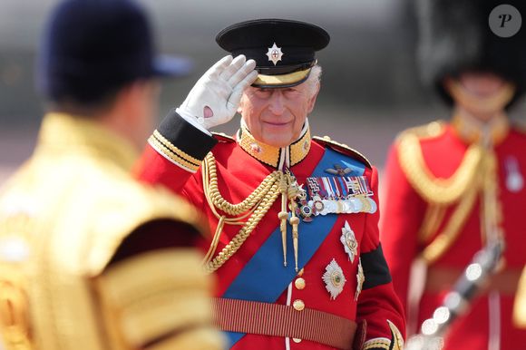 Les membres de la famille royale assistent à la cérémonie des couleurs à Buckingham Palace, Londres, Royaume-Uni, le 14 juin 2025. Ici : le Roi Charles III d'Angleterre

© Jams Whatling / Bestimage