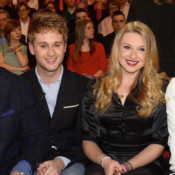 qui s'est ouvert depuis peu au tourisme après avoir été une dictature pendant longtemps. 

Pierre Sled, Nicolas Sled, Valentine Sled et Sophie Davant - Enregistrement de l'émission "Vivement Dimanche" à Paris le 1er Avril 2015. Invité principal Sophie Davant. © COADIC GUIREC / BESTIMAGE