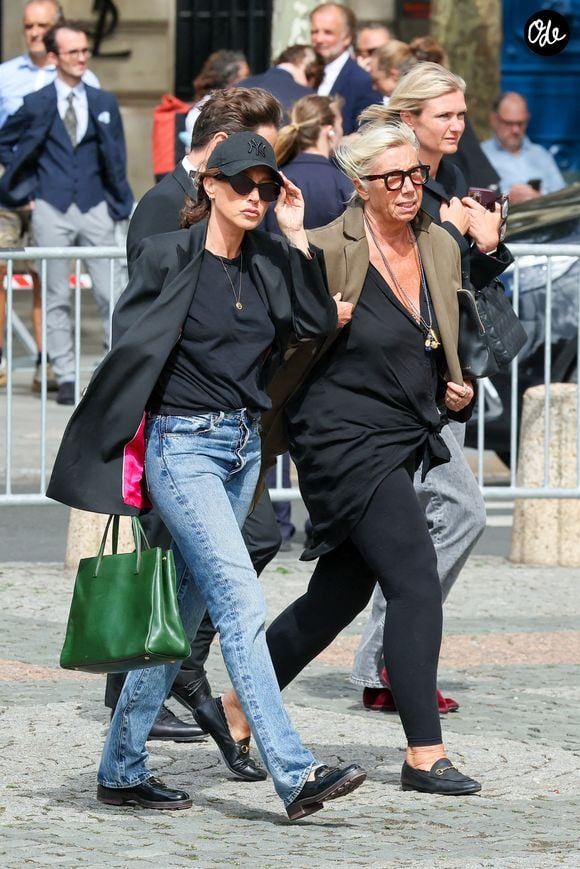 Laura Smet, Isabelle Brulier - Arrivées aux obsèques de Mathilde Favier en l'église Saint-Sulpice à Paris, le 31 aout 2026. © Dominique Jacovides-Cyril Moreau/Bestimage