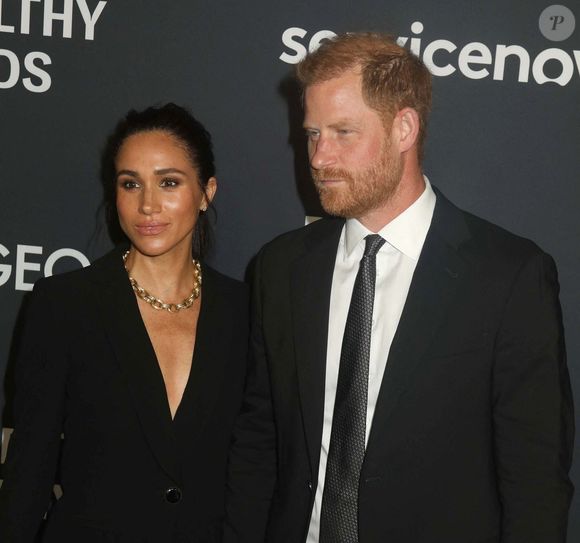 Loin de la médiatisation, les Sussex vivent une vie très épanouie. 

Le prince Harry, duc de Sussex et Meghan Markle, duchesse de Sussex, lors du 3ème gala annuel du projet "Healthy Minds" aux Spring Studios à New York, le 9 octobre 2025. © NDZ/StarMax/Bestimage