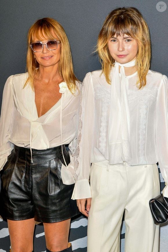 Elle a débuté sur grand écran dans le film MILF, réalisé par sa célèbre maman en 2018

Axelle Laffont et Mitty Hazanavicius au défilé de Shiatzy Chen Paris à Paris le 30 septembre 2024 ©  Shootpix/ABACAPRESS.COM