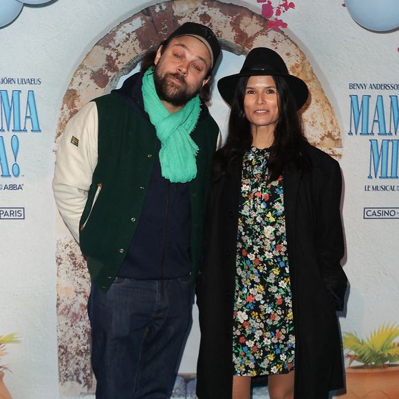 Arthur Jugnot et Flavie Pean assistent à la soirée de gala Mamma Mia ! Soirée de Gala au Casino de Paris le 26 octobre 2023 à Paris, France. Photo par Nasser Berzane/ABACAPRESS.COM