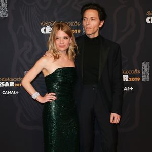 Les deux artistes ne se sont jamais quittés depuis

Mélanie Thierry et son compagnon le chanteur Raphaël (Raphaël Haroche) - Photocall de la 44ème cérémonie des César à la salle Pleyel à Paris. Le 22 février 2019
© Borde-Jacovides / Bestimage