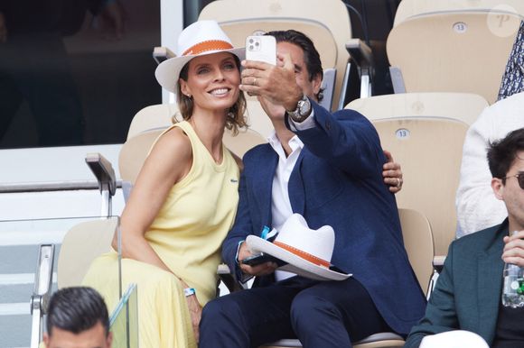 Sylvie Tellier et son mari Laurent Schenten dans les tribunes de la finale homme des Internationaux de France de tennis de Roland Garros 2024 à Paris le 9 juin 2024. 

© Jacovides-Moreau/Bestimage