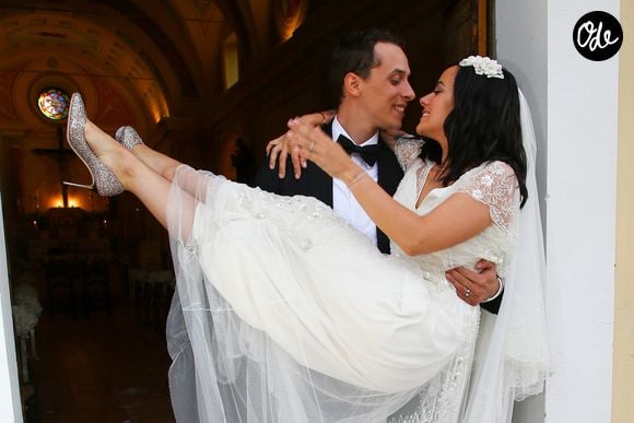 Avant ce dernier titre, son mari Grégoire Lyonnet lui a réservé une belle surprise en faisant venir leur fille Maggy sur le devant de la scène.

Mariage religieux en l'église de Villanova d' Alizée et Grégoire Lyonnet à Villanova le 18 juin 2016.

© Olivier Huitel - Olivier Sanchez / Bestimage - Crystal