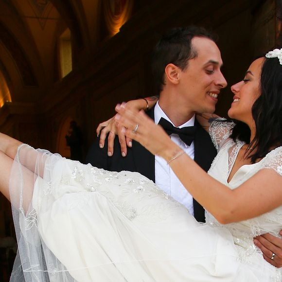Avant ce dernier titre, son mari Grégoire Lyonnet lui a réservé une belle surprise en faisant venir leur fille Maggy sur le devant de la scène.

Mariage religieux en l'église de Villanova d' Alizée et Grégoire Lyonnet à Villanova le 18 juin 2016.

© Olivier Huitel - Olivier Sanchez / Bestimage - Crystal