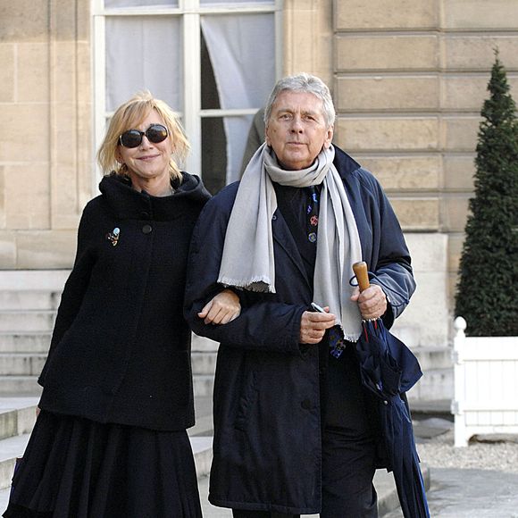 Marie-Anne Chazel a retrouvé l'amour avec Philippe Raffard.

Marie-Anne Chazel et son petit ami quittent le Palais de l'Elysée après une cérémonie de remise de médailles à Paris, France, le 14 avril 2008. Photo de Giancarlo Gorassini/ABACAPRESS.COM