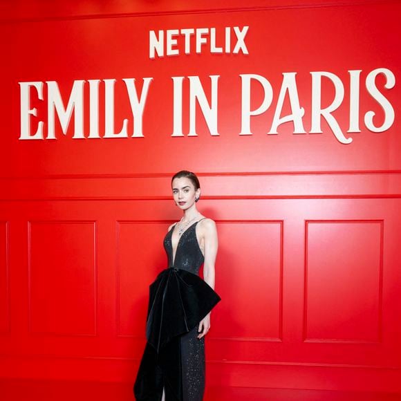 Lily Collins lors de la première de la série "Emily in Paris" saison 5 au Grand Rex à Paris le 15 décembre 2025.

© Pierre Perusseau / Bestimage