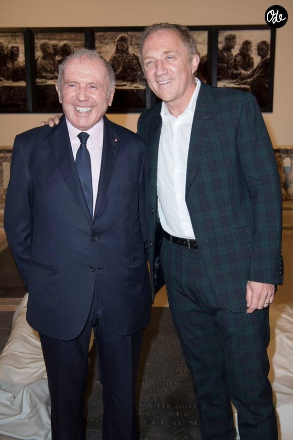François Pinault et son fils François-Henri Pinault - Vernissage de l'exposition "Echos" pour l'inauguration du nouveau siège de Kering dans l'ancien hôpital Laennec et à l'occasion des Journées du Patrimoine à Paris. Une partie des oeuvres fait partie de la collection Pinault. Le 16 septembre 2016
© Olivier Borde / Bestimage