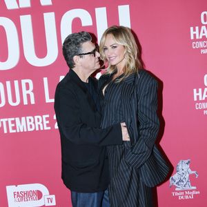 Marc Lavoine et sa compagne Adriana Karembeu au photocall du "concerto pour la paix" de Omar Harfouch au Théâtre des Champs-Elysées à Paris le 18 septembre 2024.

© Rachid Bellak / Bestimage