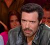 Nicolas Bedos invité sur le plateau de "Quelle époque !", une comédienne prend la défense de celui qui a été reconnu coupable d'agression sexuelle.