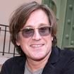 Deux ans après le départ de Françoise Hardy, Thomas Dutronc annonce deux grands projets pour faire revivre la mémoire de sa mère