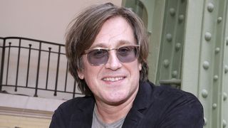 Deux ans après le départ de Françoise Hardy, Thomas Dutronc annonce deux grands projets pour faire revivre la mémoire de sa mère