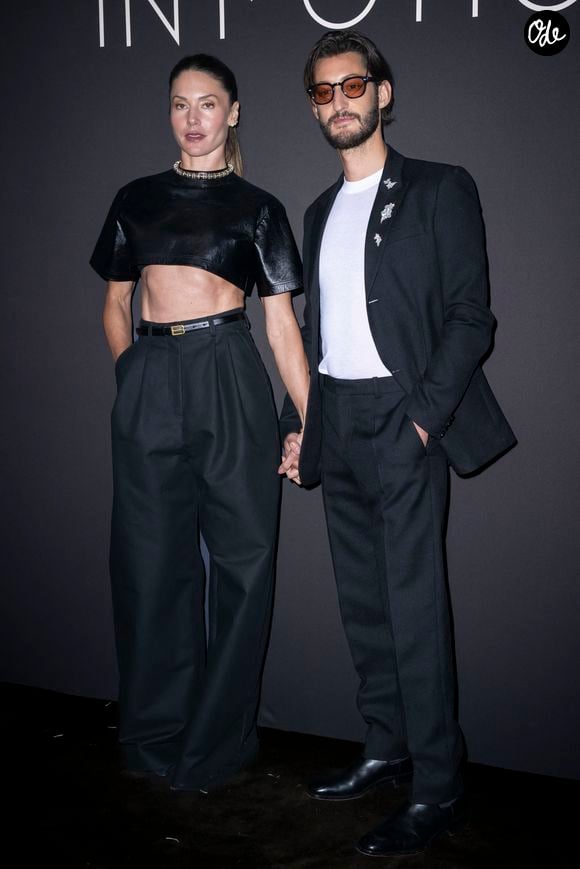 Cette brasserie a accueilli au fil des décennies de nombreux artistes et écrivains, parmi lesquels Émile Zola, Charles Baudelaire, Ernest Hemingway ou encore Francis Scott Fitzgerald.

Pierre Niney et sa compagne Natasha Andrews - Photocall de la soirée "Kering Women in Motion Awards" à la Place de la Castre lors du 79ème Festival International du Film de Cannes, le 17 mai 2026. © Olivier Borde / Bestimage