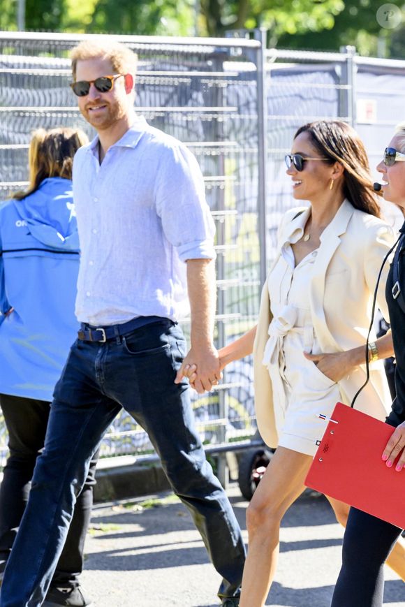 Le prince Harry, duc de Sussex, et Meghan Markle, duchesse de Sussex, aux Invictus Games 2023 à Düsseldorf, le 15 septembre 2023. Backgrid USA / Bestimage