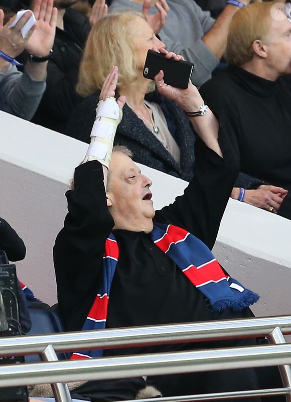 Guy Carlier - People au match de football PSG-Toulouse au parc des princes le 7 novembre 2015. Victoire du PSG 5 à 0.