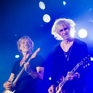 Cependant, le batteur garde espoir de retrouver le groupe au complet le 12 novembre prochain pour célébrer les 50 ans de Téléphone. 

Jean-Louis Aubert, Richard Kolinka et Louis Bertignac, du groupe Les Insus, se produisent en concert au Paleo Festival de Nyon, en Suisse, le 22 juillet 2016. Photo : Loona/ABACAPRESS.COM