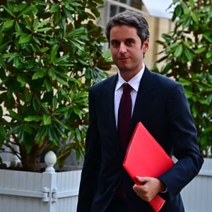 Les deux anciens amoureux ont passé un moment en chanson, comme a pu le montrer Gabriel Attal sur son compte Instagram. 
Le président du groupe parlementaire Ensemble pour la République, Gabriel Attal à son arrivée pour une réunion avec le Premier ministre français dans le cadre des consultations sur la représentation proportionnelle, à l'hôtel Matignon à Paris, France, le 1er mai 2025. © Christian Liewig/Bestimage