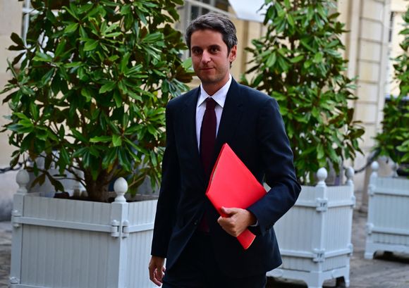 Les deux anciens amoureux ont passé un moment en chanson, comme a pu le montrer Gabriel Attal sur son compte Instagram. 
Le président du groupe parlementaire Ensemble pour la République, Gabriel Attal à son arrivée pour une réunion avec le Premier ministre français dans le cadre des consultations sur la représentation proportionnelle, à l'hôtel Matignon à Paris, France, le 1er mai 2025. © Christian Liewig/Bestimage