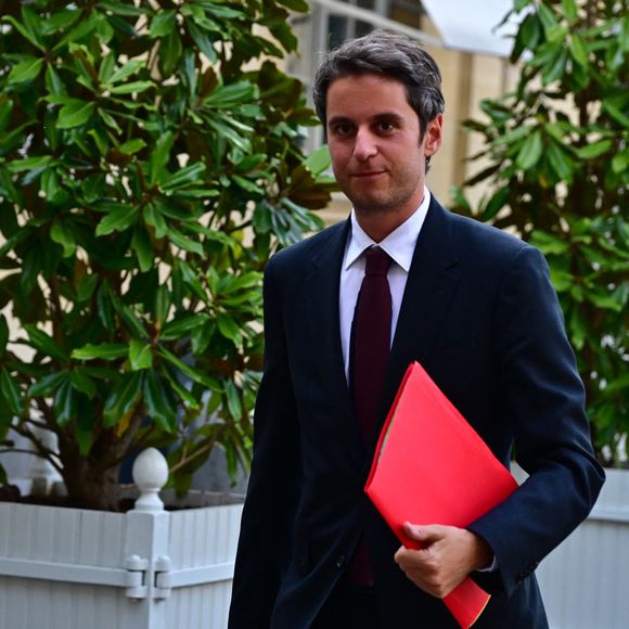 Les deux anciens amoureux ont passé un moment en chanson, comme a pu le montrer Gabriel Attal sur son compte Instagram. 
Le président du groupe parlementaire Ensemble pour la République, Gabriel Attal à son arrivée pour une réunion avec le Premier ministre français dans le cadre des consultations sur la représentation proportionnelle, à l'hôtel Matignon à Paris, France, le 1er mai 2025. © Christian Liewig/Bestimage