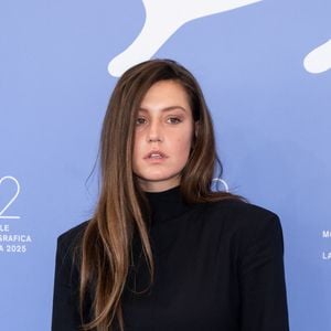 Doums, ex compagnon d'Adèle Exarchopoulos, a été interpellé dimanche à Vitry-sur-Seine après la plainte de sa compagne pour violences conjugales.

Adèle Exarchopoulos au photocall du film "Chien 51" lors du 82e Festival International du Film de Venise (La Mostra), Italie. © SGP/Bestimage