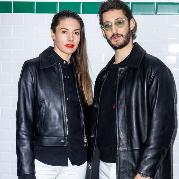 Pierre Niney et sa femme Natasha Andrew au photocall du défilé Ami automne-hiver 2022/2023 dans le cadre de la Fashion Week de Paris, France, le 19 janvier 2022. Olivier Borde/bestimage