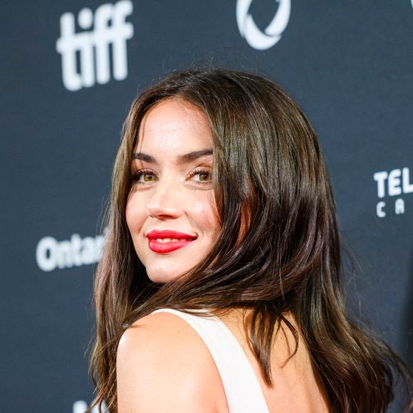 La star américaine semble avoir jeté son dévolu sur une nouvelle comédienne plus que bankable : Ana de Armas. 


Ana de Armas à Toronto, en septembre 2024. (Credit Image: Â© Christopher Katsarov/The Canadian Press via ZUMA Press)