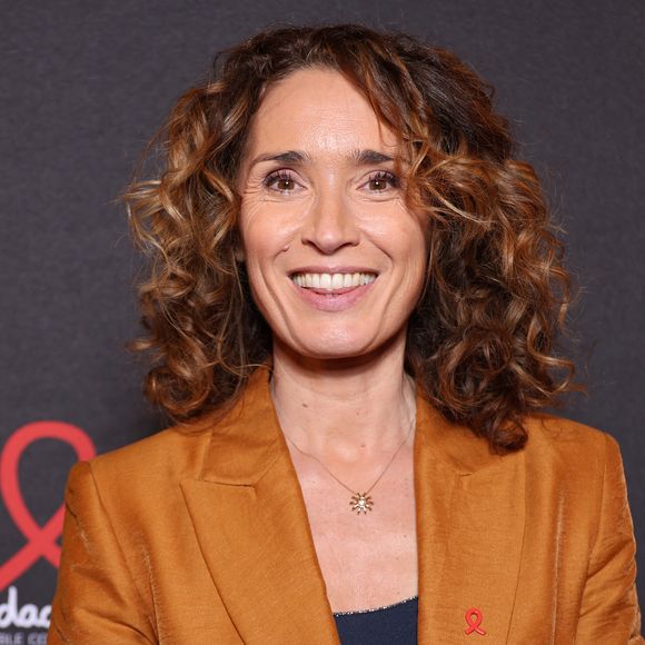 Elle y possède également une maison de campagne où elle aime se ressourcer en famille.

Marie-Sophie Lacarrau - Soirée de lancement du Sidaction 2026 au Lido à Paris le 16 Mars 2026. © Denis Guignebourg/Bestimage