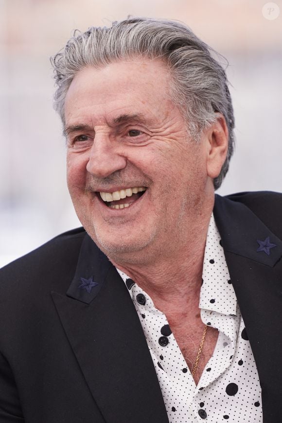 Daniel Auteuil au photocall du film "Le Fil" lors du 77ème Festival International du Film de Cannes, au Palais des Festivals, à Cannes, France, le 22 mai 2024. © Jacovides-Moreau/Bestimage