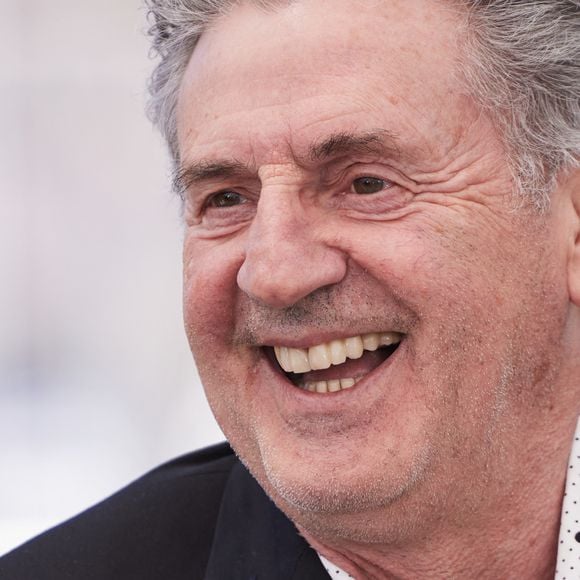 Daniel Auteuil au photocall du film "Le Fil" lors du 77ème Festival International du Film de Cannes, au Palais des Festivals, à Cannes, France, le 22 mai 2024. © Jacovides-Moreau/Bestimage