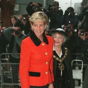 Il s'agit pour rappel de la soeur ainée de Lady Diana

La princesse Diana participant à une oeuvre caritative en Angleterre.
ALPHA AGENCY / BESTIMAGE