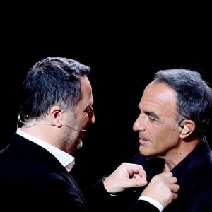 Exclusif - Arthur et Nikos Aliagas lors de l'enregistrement de l'émission "La chanson secrète N°14", présentée par N.Aliagas et diffusée le 26 décembre sur TF1, consacrée à Nikos Aliagas à Paris le 10 décembre 2025. © Jacovides-Moreau/Bestimage