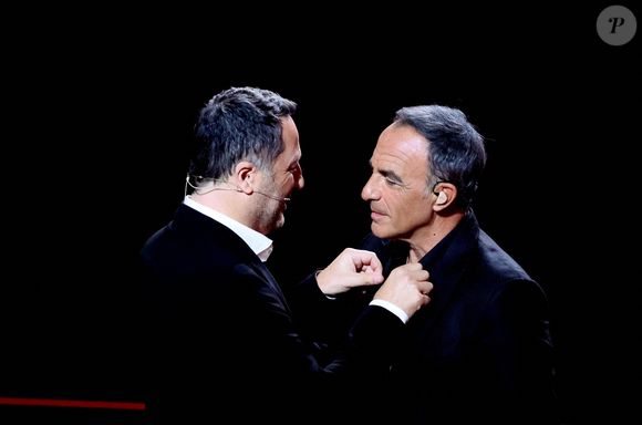 Exclusif - Arthur et Nikos Aliagas lors de l'enregistrement de l'émission "La chanson secrète N°14", présentée par N.Aliagas et diffusée le 26 décembre sur TF1, consacrée à Nikos Aliagas à Paris le 10 décembre 2025. © Jacovides-Moreau/Bestimage