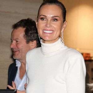 Mais si elle peut se targuer d'avoir des jambes fines et galbées et des abdos en béton, ça n'est pas le fruit du hasard. 

Laeticia Hallyday a été aperçue continuant ses nuits glamour au Costes, embrassant la vie nocturne parisienne à Paris, France, le 30 septembre 2024. La célèbre personnalité rayonnait d'élégance alors qu'elle se mêlait à ses amis et aux autres invités. Photo by Aissaoui Nacer/Splash News/ABACAPRESS.COM