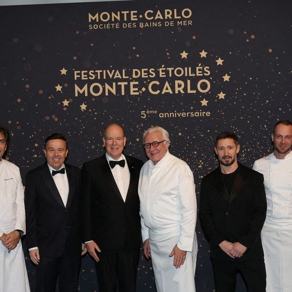 Le Prince Albert II de Monaco en compagnie des Chefs du Groupe Société des Bains de Mer de Monte-Carlo Marcel Ravin, Yannick Alleno, Antonio Domenico, Alain Ducasse, Cédric Grolet, Emmanuel Pilon et Dominique Lory lors du Festival des Etoilés Monte-Carlo 2025 au Sporting de Monte-Carlo à Monaco, le 29 novembre 2025. Photo by Jean-Charles Vinaj/ABACAPRESS.COM