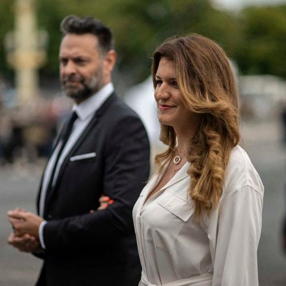 Marlène Schiappa et Matthias Savignac se sont dit "oui" !

Matthias Savignac et Marlene Schiappa lors du défilé militaire du Jour de la Bastille sur l'avenue des Champs-Élysées à Paris.   Photo par Eliot Blondet/ABACAPRESS.COM