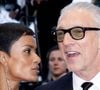 Narah Baptista était dans une robe bustier en velours noir profond. La pièce épousait alors parfaitement sa silhouette longiligne. Et puis la jeune femme arborait une coupe garçonne ultra-courte (la fameuse pixie cut) qui dégageait son port de tête.

Narah Baptista et son compagnon Vincent Cassel (Montre Audemars Piguet) - Montée des marches du film " Histoires parallèles " lors du 79ème Festival International du Film de Cannes, le 14 mai 2026. © Olivier Borde / Bestimage