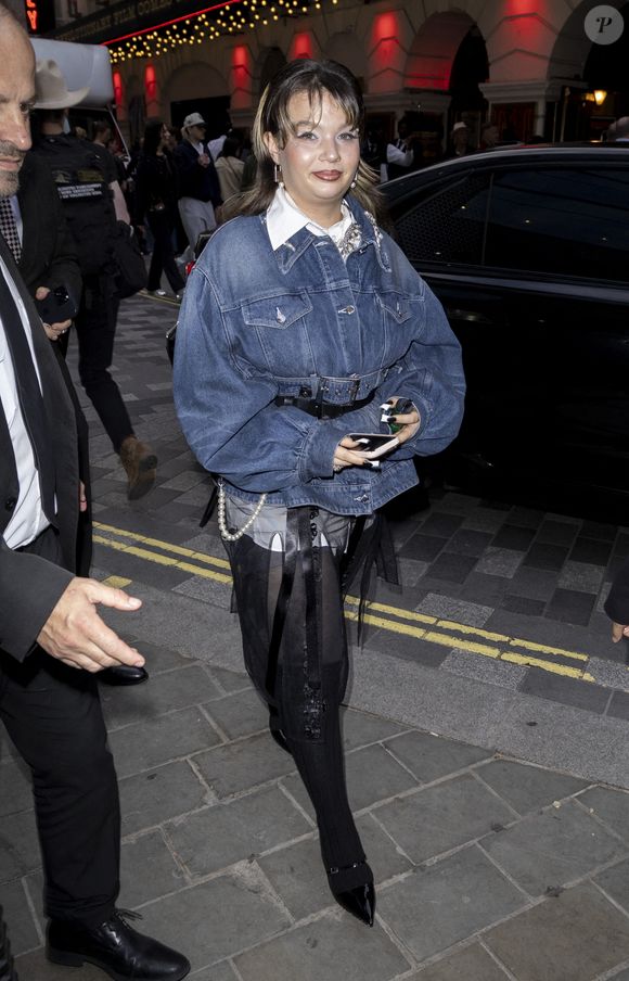 Lola Young arrive aux Elle Style Awards 2025, Brasserie Zedel à Londres, Royaume-Uni, le 9 septembre 2025. Photo par Mike Raison/dmg media Licensing/ABACAPRESS.COM