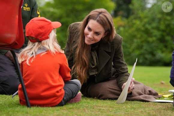 Maman de trois enfants, Kate Middleton a l'habitude de passer du temps avec les plus jeunes.

Kate Middleton au parc de Frogmore à Windsor, dans le Berkshire, lors du deuxième jour de la deuxième visite d'État du président américain Donald Trump au Royaume-Uni. © PA Photo/ Bestimage