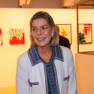 La princesse Caroline de Hanovre assiste à une exposition lors d’une conférence intitulée "Agir maintenant pour protéger l’éducation des attaques" au siège de l’UNESCO à Paris, en France, le neuf septembre deux mille vingt-deux. Crédit : Ammar Abd Rabbo / ABACAPRESS.COM