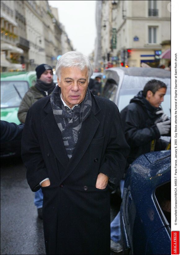 Paris-France, 8 janvier 2004. Guy Bedos assiste aux funérailles de Sophie Daumier à l'église Saint-Roch. © Hounsfield-Gorassini/ABACA.
