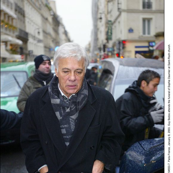 Paris-France, 8 janvier 2004. Guy Bedos assiste aux funérailles de Sophie Daumier à l'église Saint-Roch. © Hounsfield-Gorassini/ABACA.