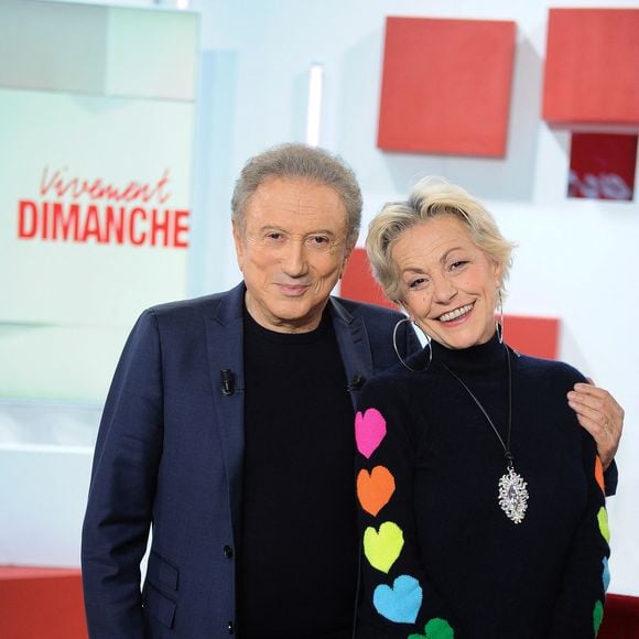 Exclusif - Michel Drucker et Lio - Enregistrement de l'émission Vivement dimanche au studio Rive gauche , presentée par Michel Drucker . Diffusion sur France 3 le 30 novembre 2025. © Guillaume Gaffiot / Bestimage
